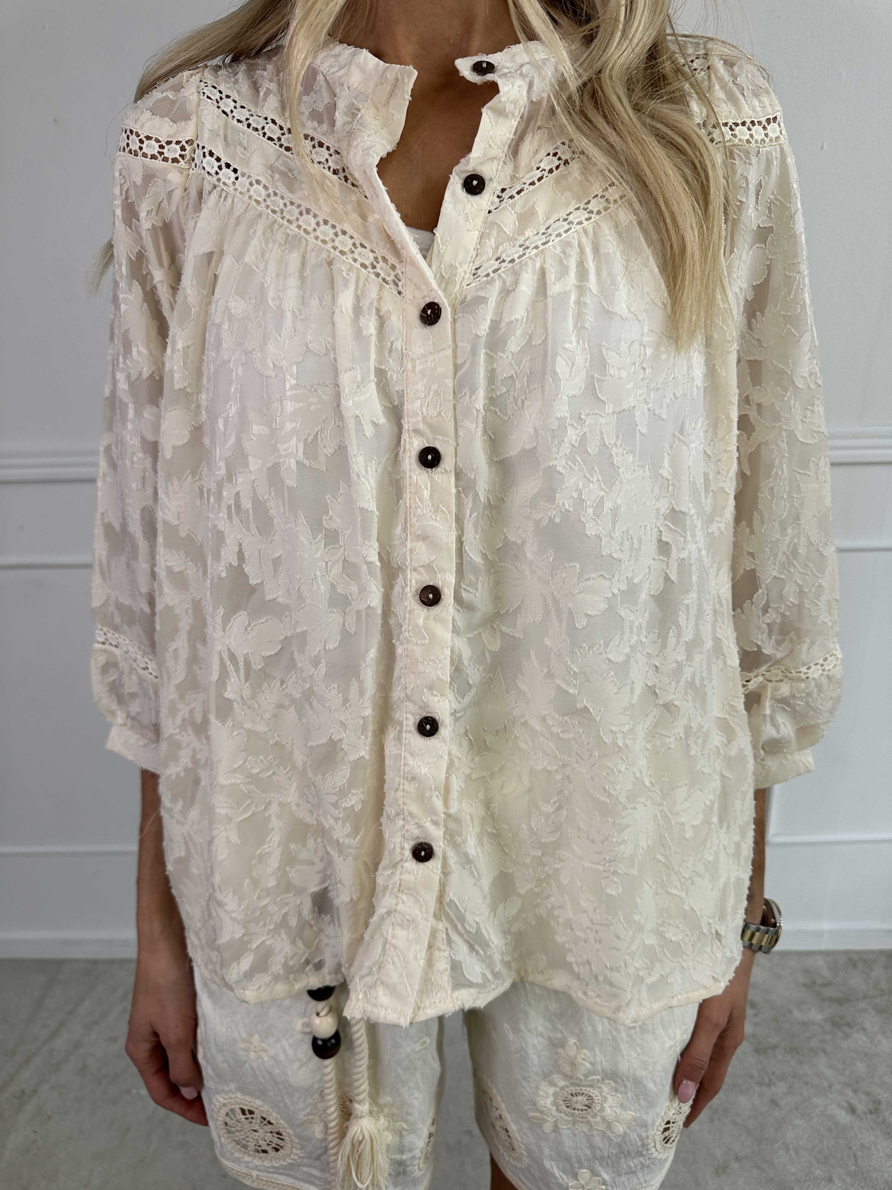 Brienne - Sød blondetunika med broderinger